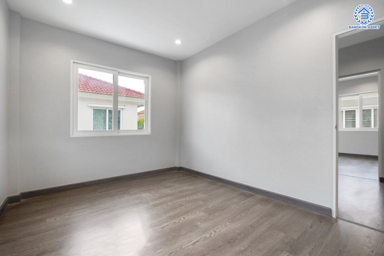 บ้านมือสองตกแต่งใหม่ ม.คาซ่าวิลล์ ราชพฤกษ์-รัตนาธิเบศร์2 แบรนด์ Q.House ต่อเติมครบพร้อมเข้าอยู่ เนื้อที่ 63 ตร.ว. ฟังก์ชันจัดเต็ม 3 ห้องนอน 4 ห้องน้ำ 1ห้องแม่บ้าน จอดรถได้ 2 คัน บนทำเลศักยภาพ ติดถนนราชพฤกษ์ และเพียง 10 นาทีถึงรถไฟฟ้า "สถานีบางรักน้อยท่าอิฐ"